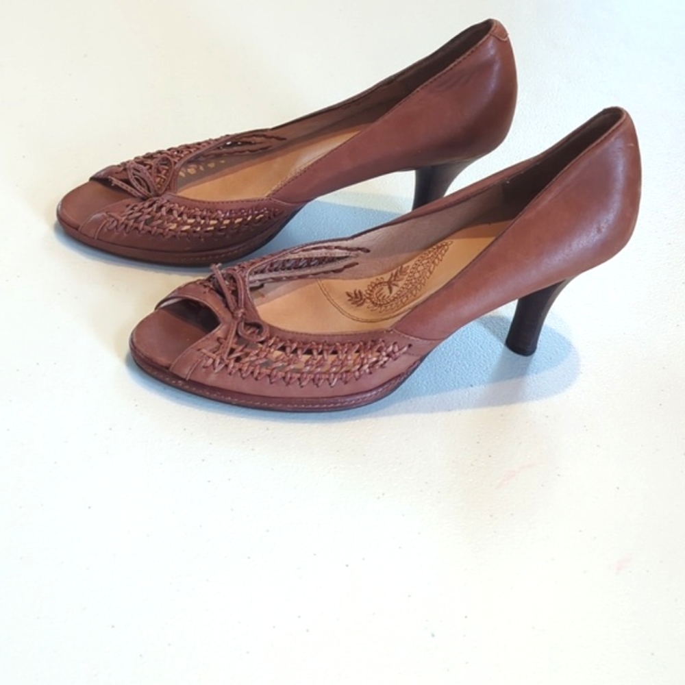 Sofft, brown leather woven peep toe heels. 9.5